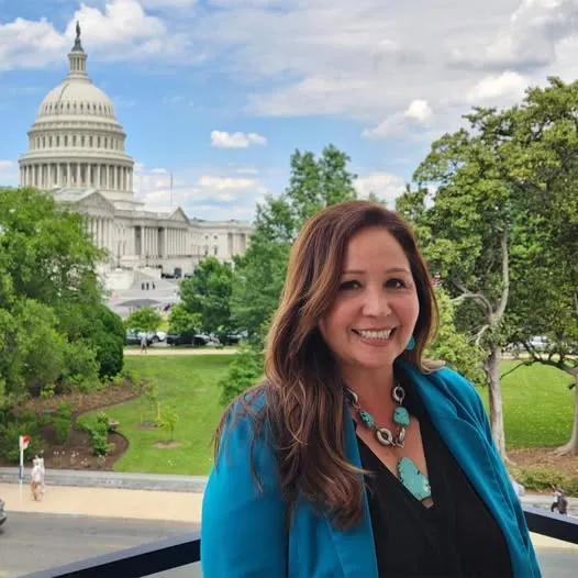 Adelita Grijalva por fin se posesiona en la Cámara de Representantes de los Estados Unidos