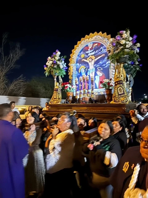 EL SEÑOR DE LOS MILAGROS Y EL DÍA DE LA CANCIÓN CRIOLLA: TRADICIONES QUE UNEN A LOS PERUANOS DENTRO Y FUERA DEL PERÚ