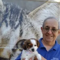 Frank tambien es voluntario en Arizona Humane Society